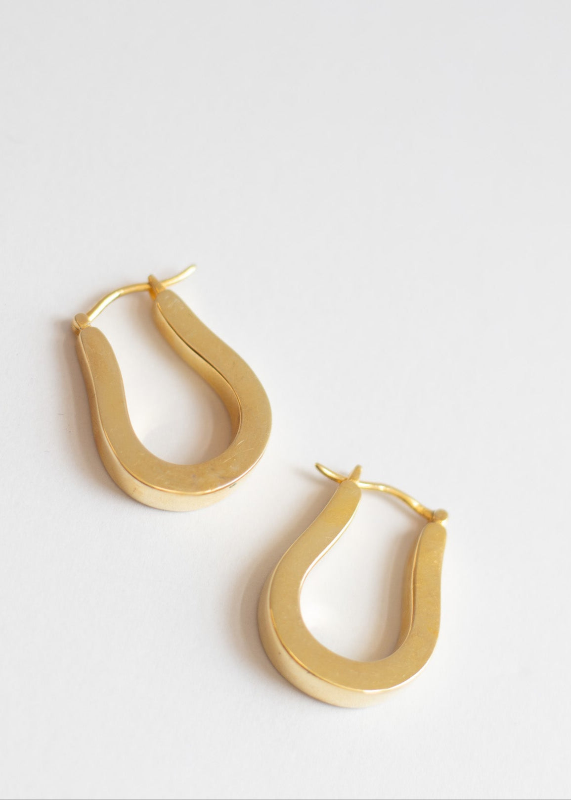 BET ON ME EARRING
